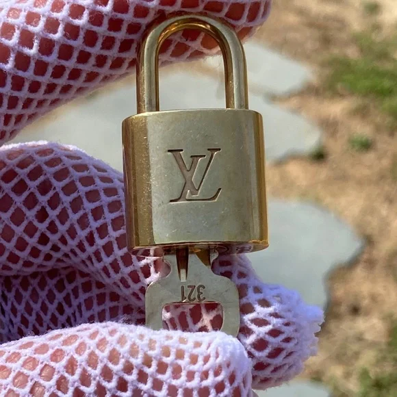 Louis Vuitton #321 Lock and Key (Authentic) Preloved - Picture 8 of 11